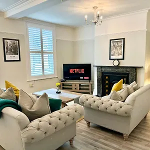 Gillygate Nest With Free Allocated Parking York